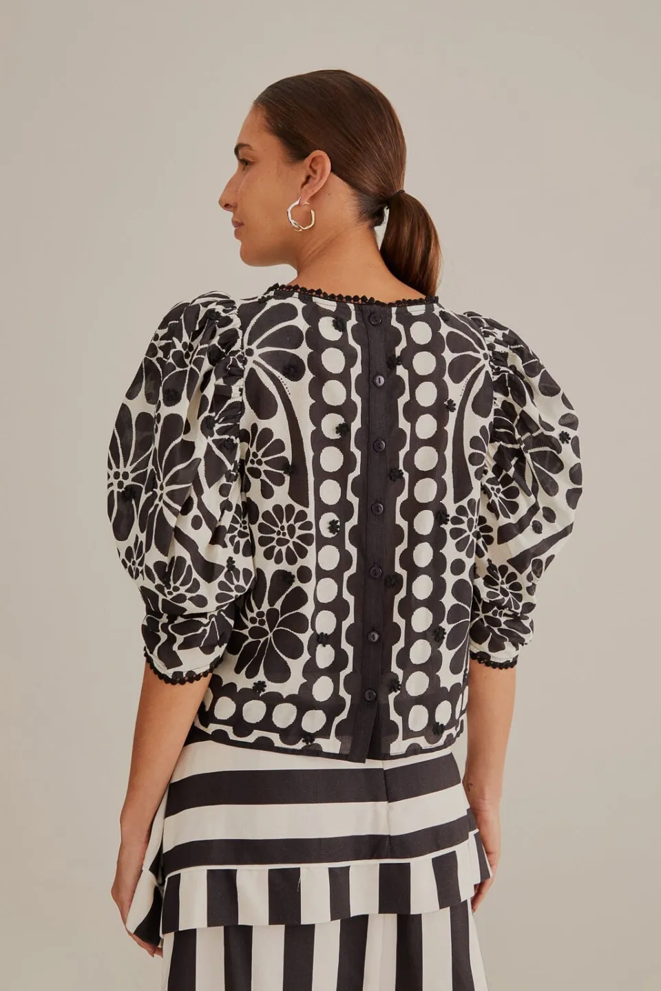 FARM Rio Chemisiers<Blouse noire à manches bouffantes Palermo