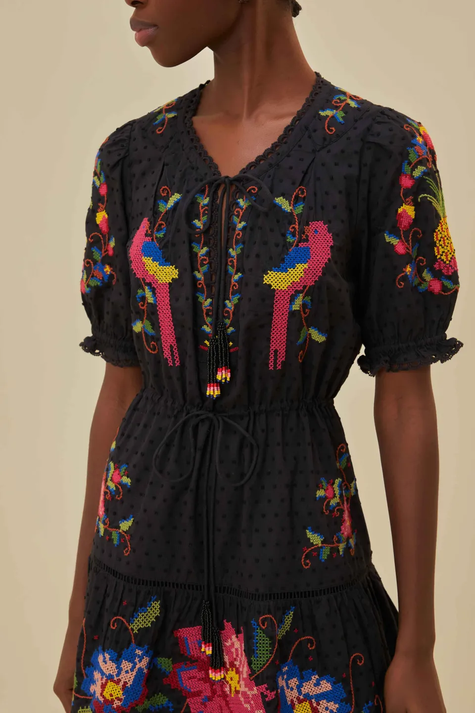 FARM Rio Robes Courtes<Mini-robe brodée noire