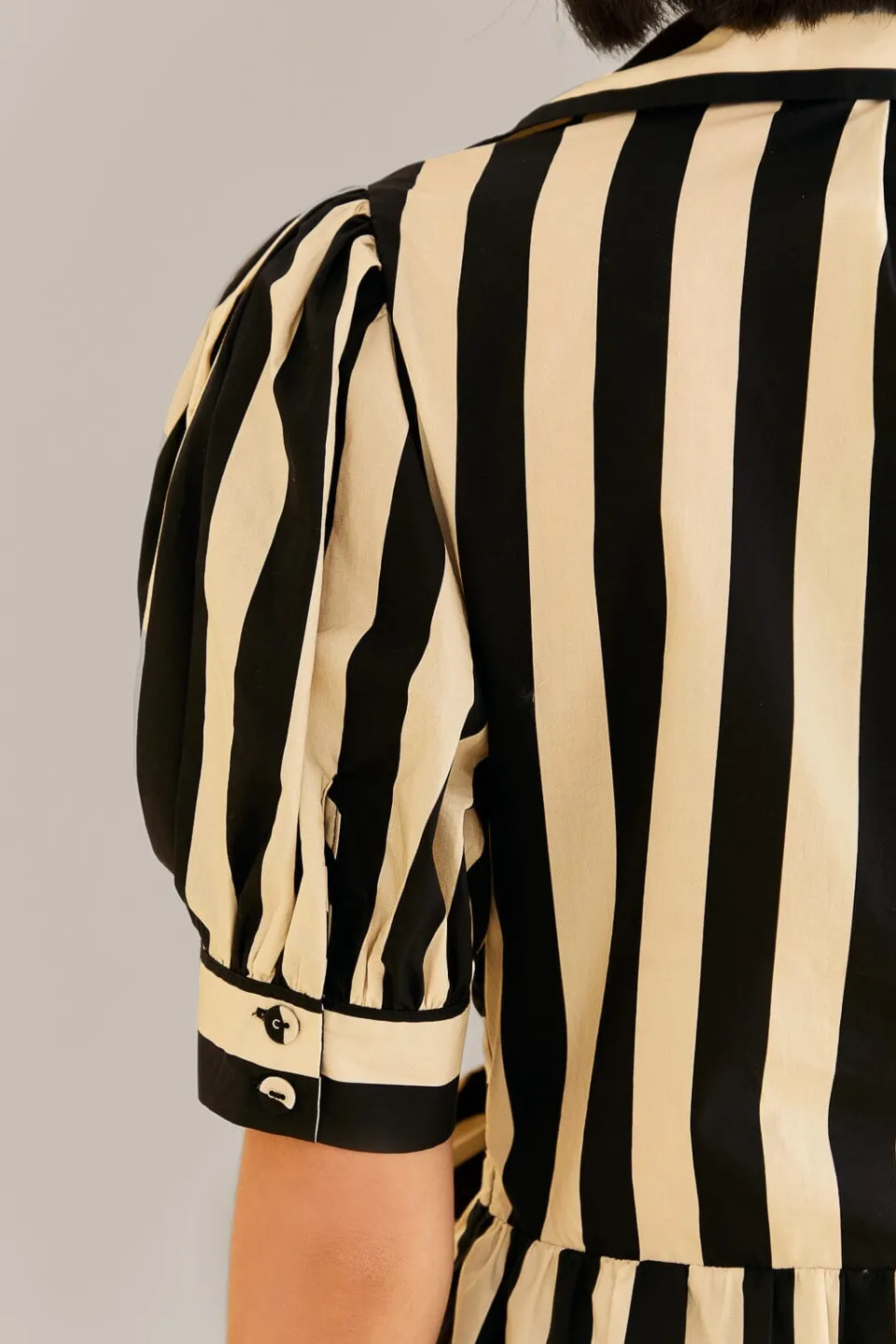 FARM Rio Robes Courtes<Mini-robe noire à manches courtes et rayures mélangées