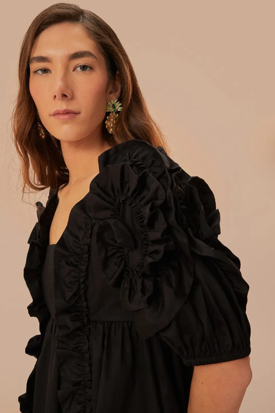 FARM Rio Robes Courtes<Mini-robe noire à volants et manches courtes