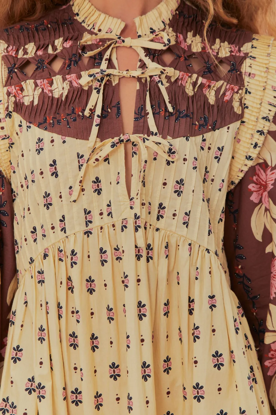 FARM Rio Robes Courtes<Robe courte à empiècement ouvert et à fleurs Ainika Maxi Crème