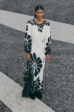 FARM Rio Robes Longues<Robe longue noire en viscose Lenzing™ Ecovero™ à découpes Palermo