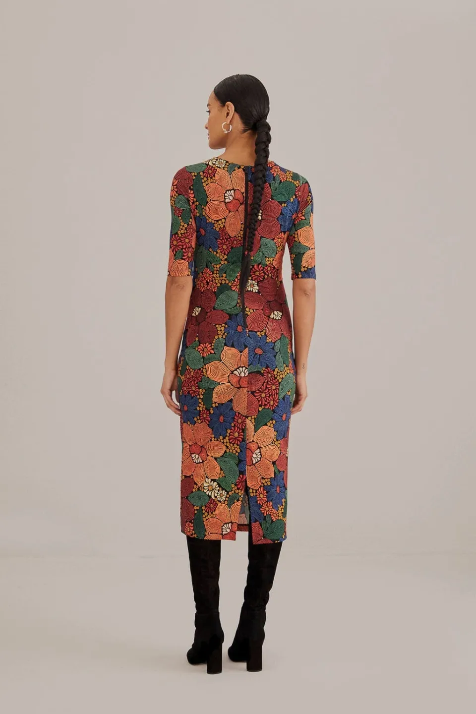 FARM Rio Robes Midi<Robe midi noire en viscose Lenzing™ Ecovero™ à fleurs cousues