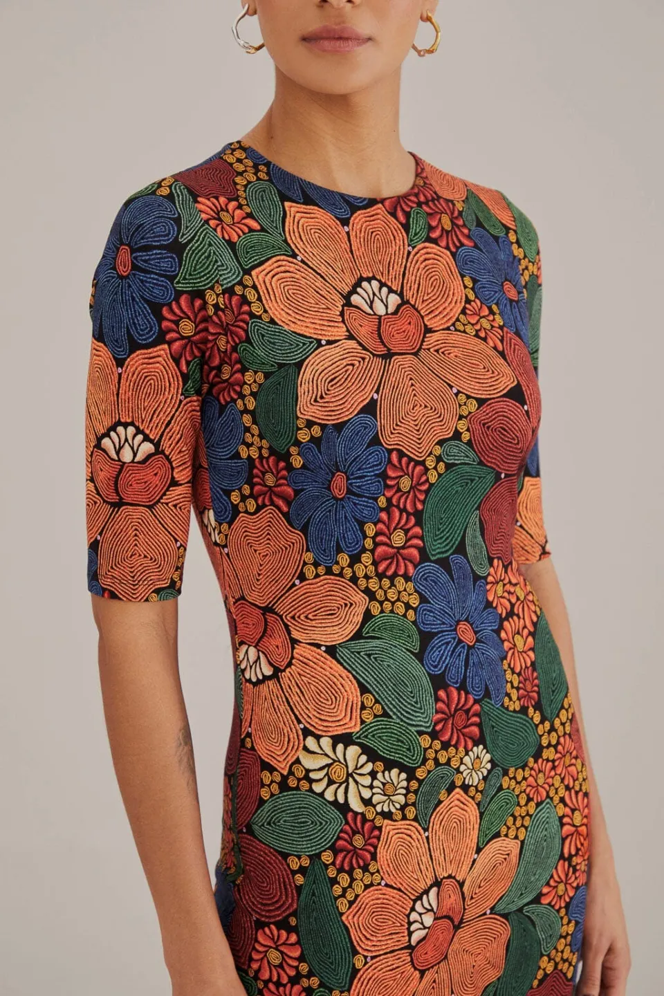 FARM Rio Robes Midi<Robe midi noire en viscose Lenzing™ Ecovero™ à fleurs cousues
