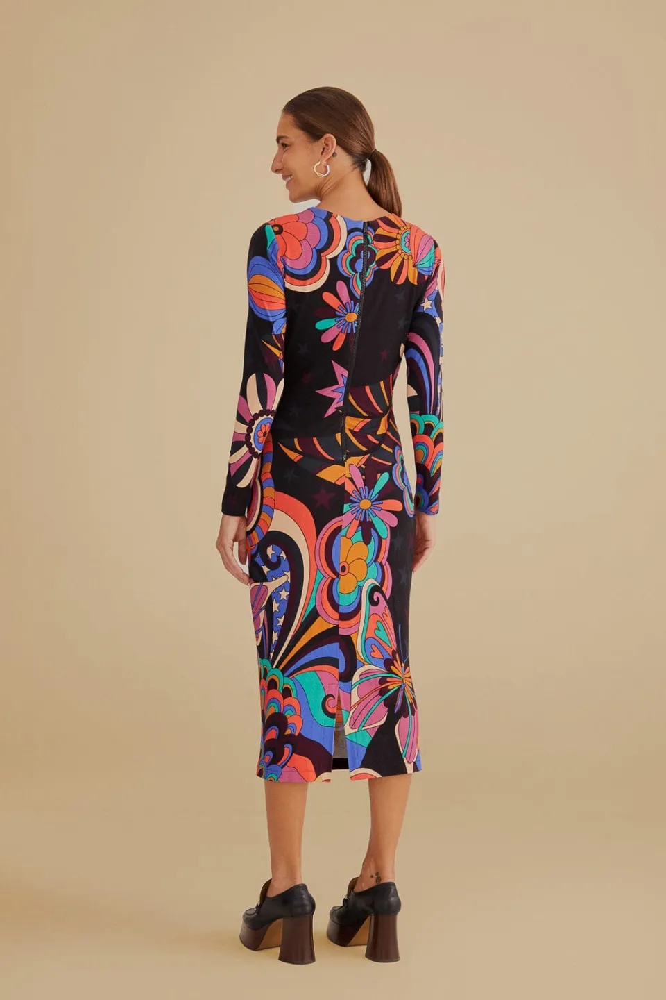 FARM Rio Robes Midi<Robe midi noire en viscose Vibe Lenzing™ Ecovero™ années 70