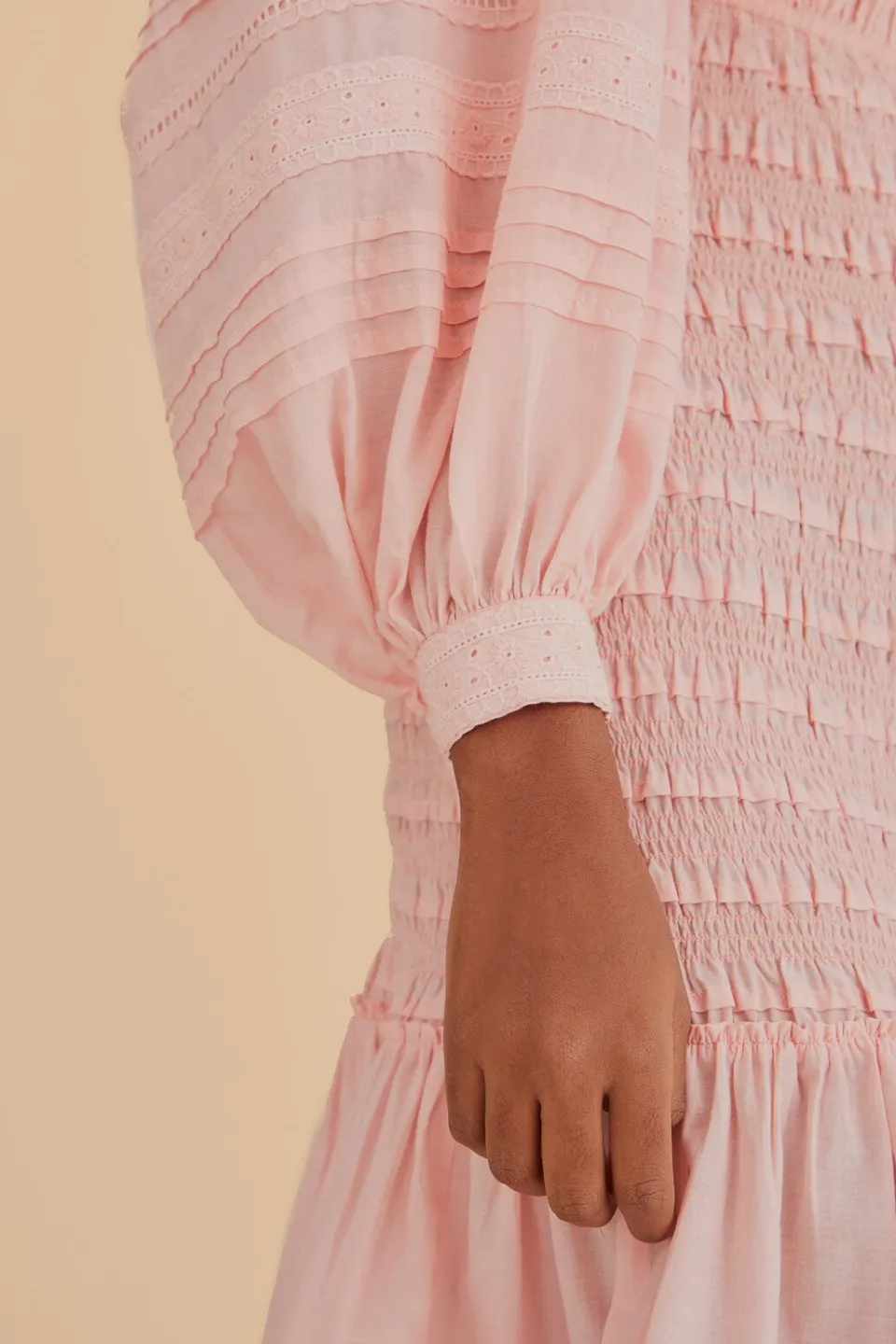 FARM Rio Robes Midi<Robe midi smockée rose clair à manches longues