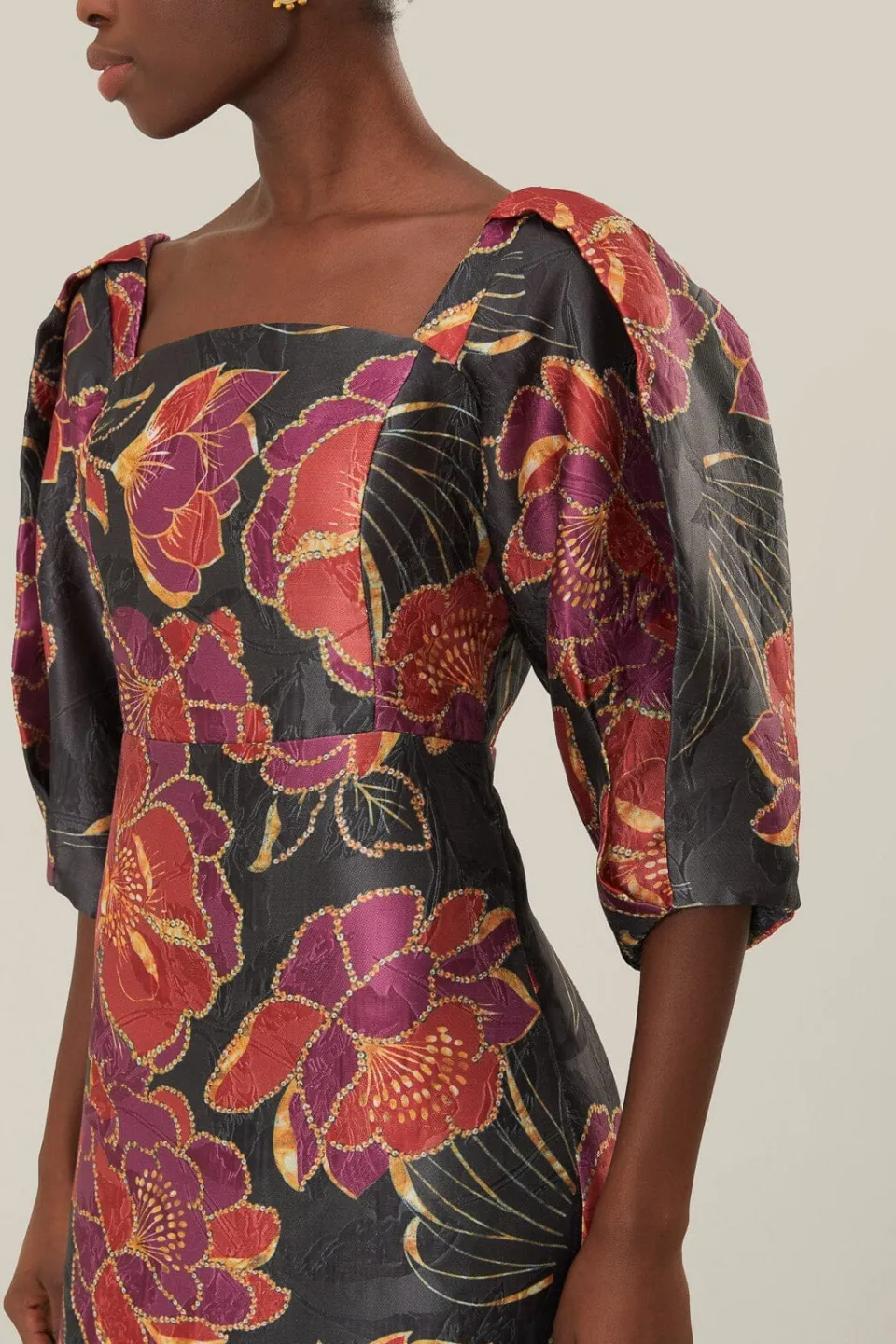 FARM Rio Robes Midi<Robe mi-longue noire brillante à manches courtes Chita