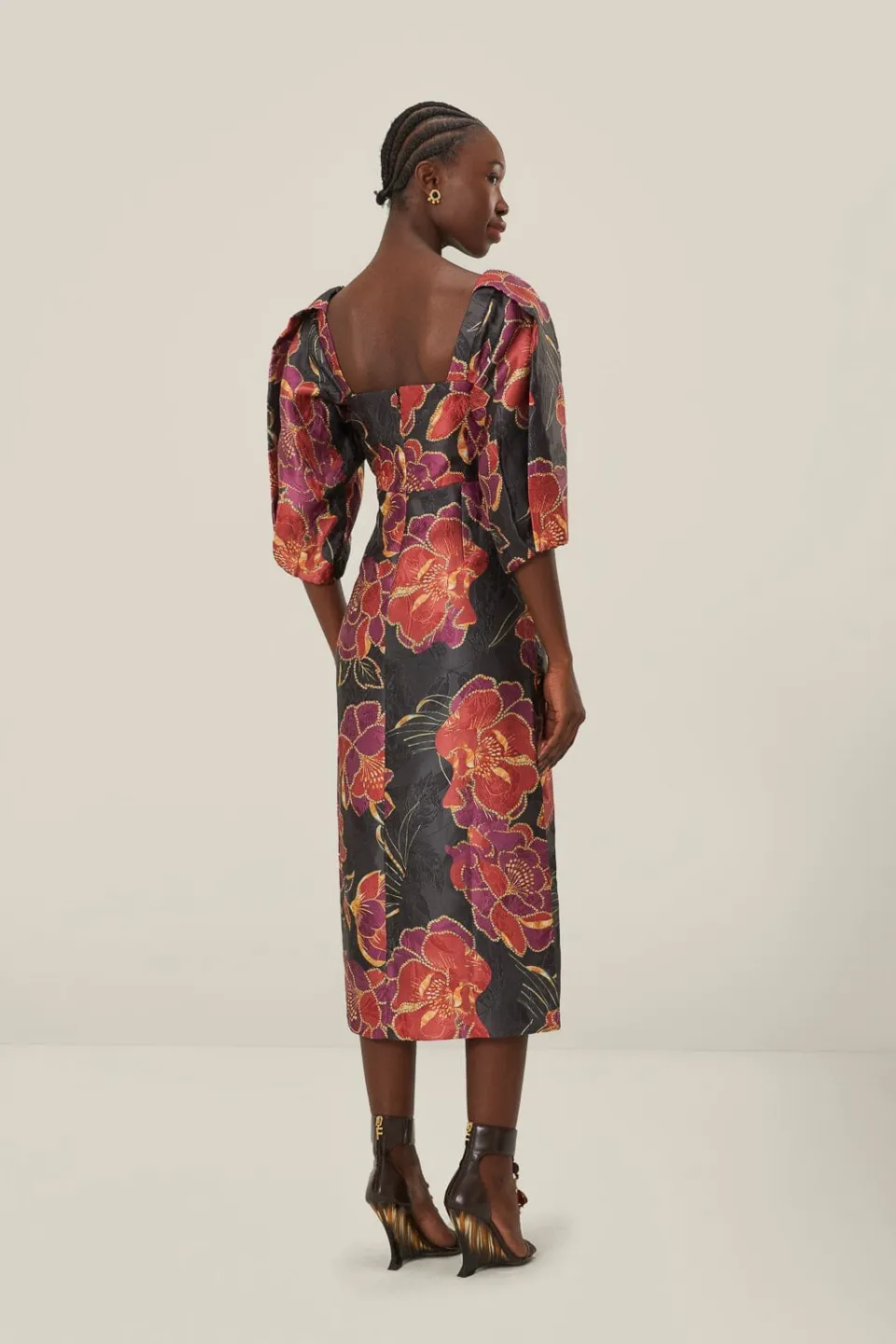 FARM Rio Robes Midi<Robe mi-longue noire brillante à manches courtes Chita