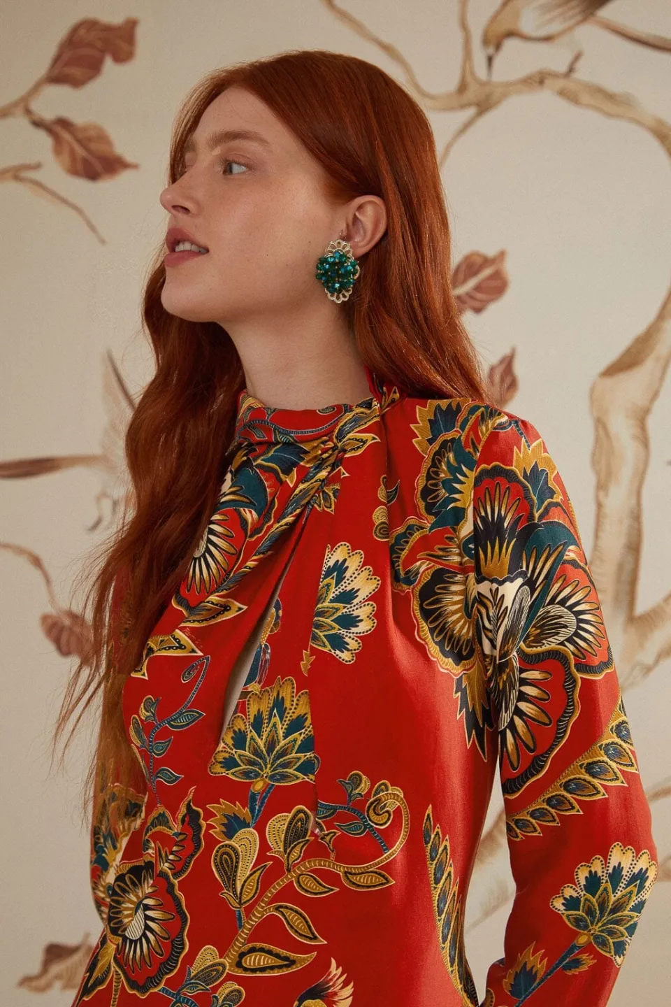 FARM Rio Robes Midi<Robe mi-longue rouge à découpes fleuries en viscose LENZING™ ECOVERO™