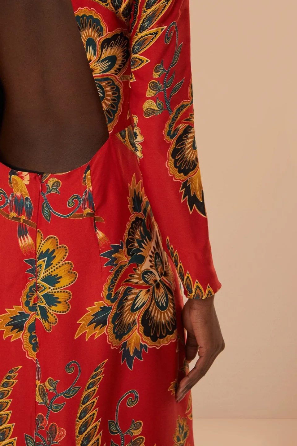 FARM Rio Robes Midi<Robe mi-longue rouge à découpes fleuries en viscose LENZING™ ECOVERO™