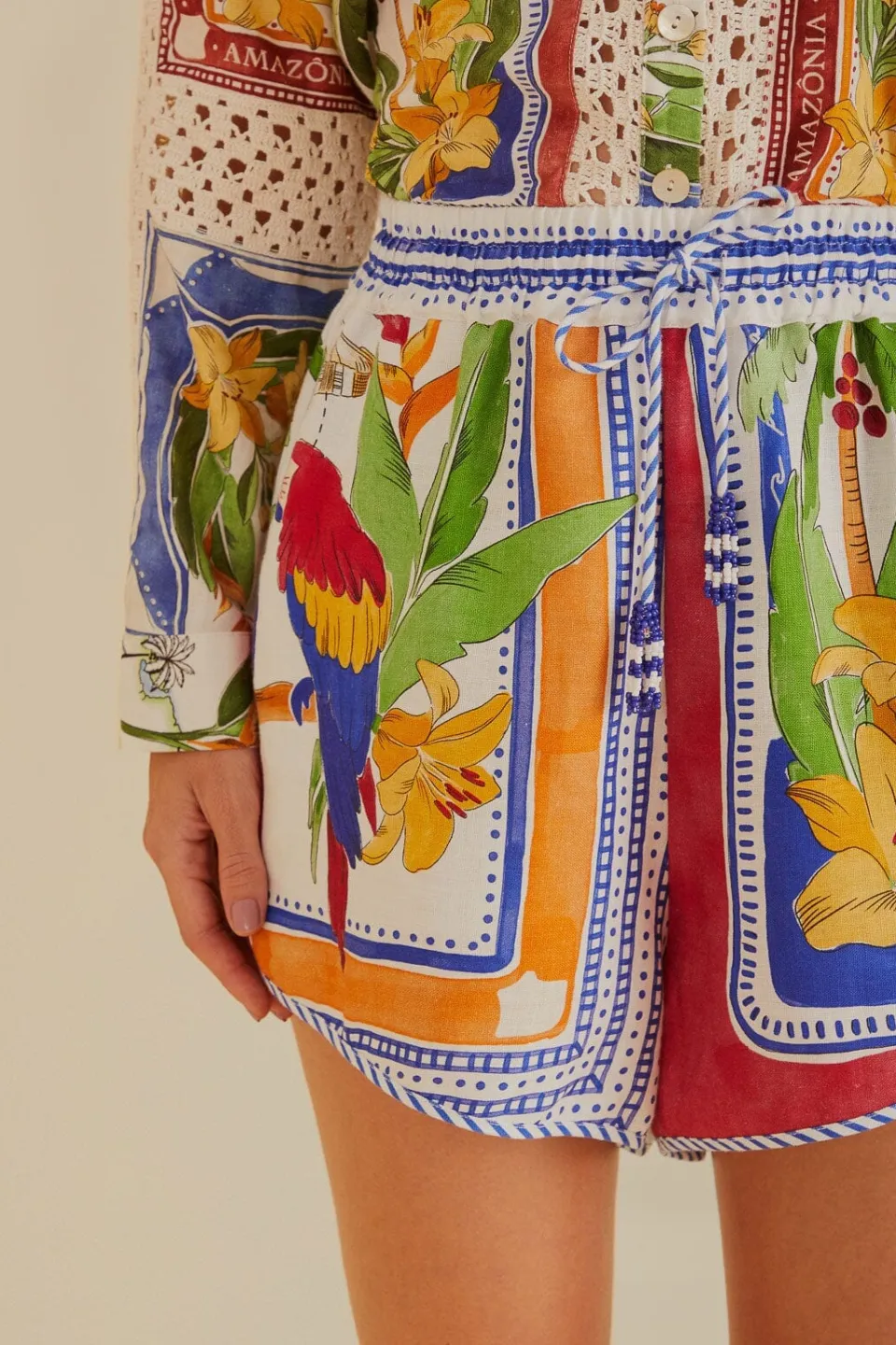 FARM Rio Shorts<Short blanc cassé Destination tropicale LENZING™ ECOVERO™ Euroflax™