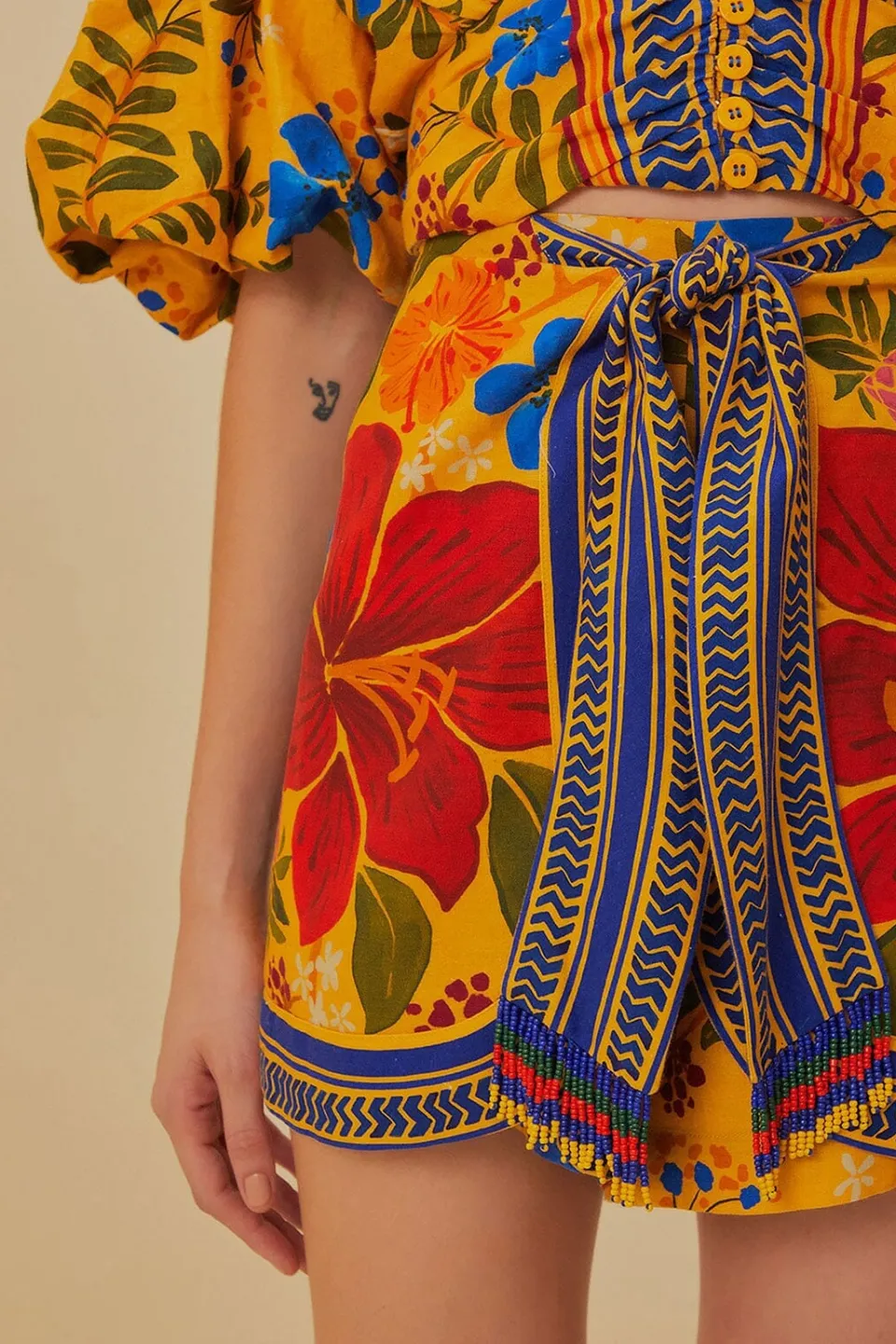 FARM Rio Shorts<Short jaune Floral Yard Lenzing™ Ecovero™ Euroflax™