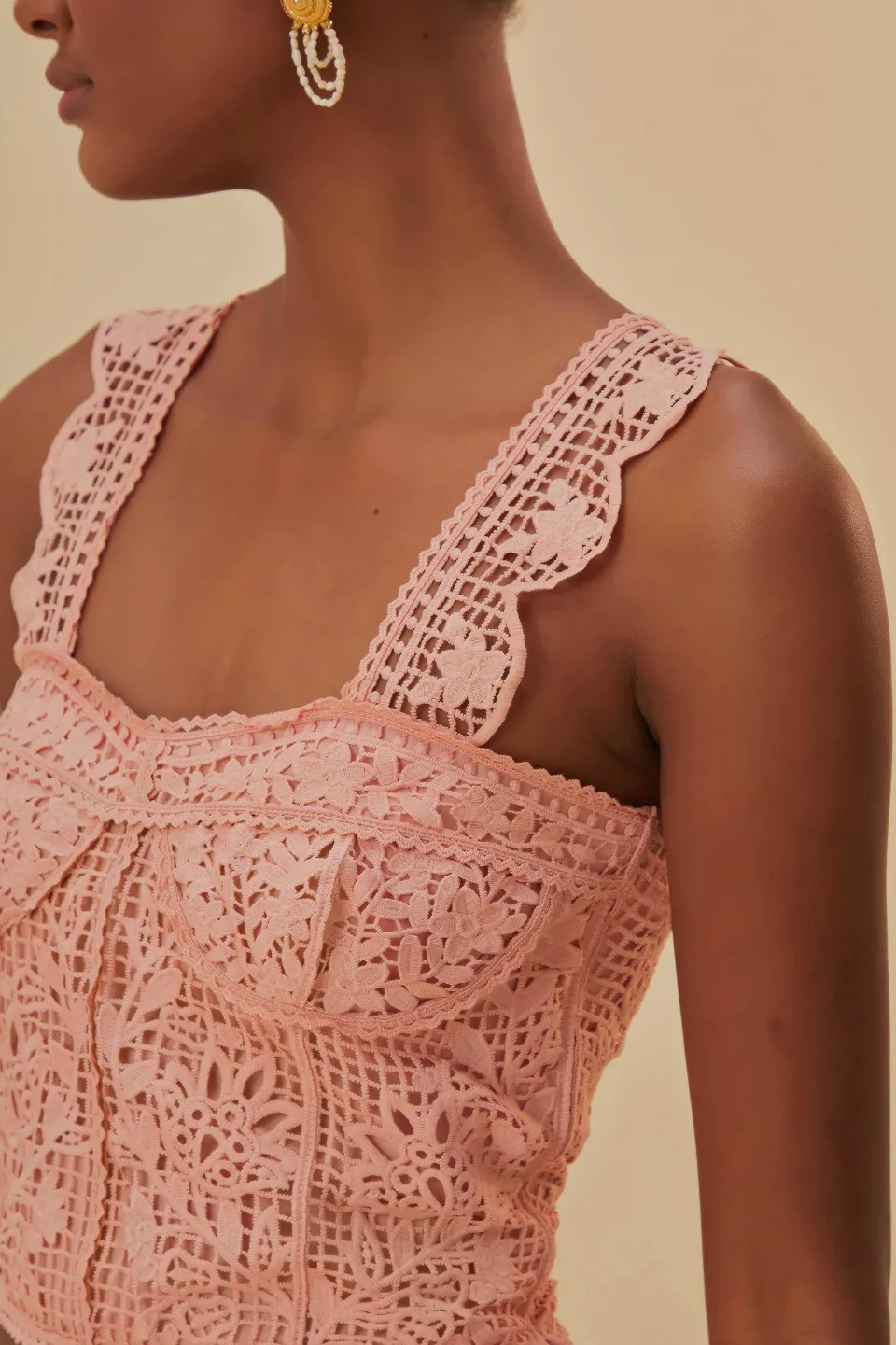 FARM Rio Hauts Courts<Top court sans manches en guipure rose clair