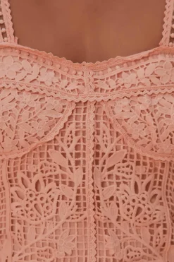 FARM Rio Hauts Courts<Top court sans manches en guipure rose clair